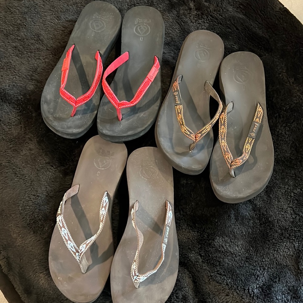 3 pair of reef sandals size 8